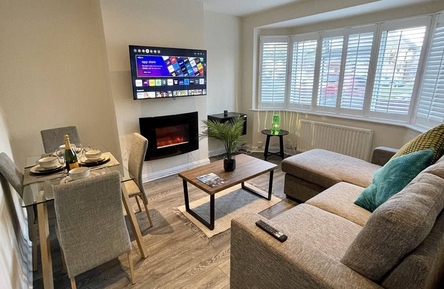 Newly Decorated 2 bed Ground Floor Garden
