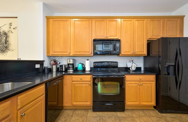 Bright, Lovely & Serene Newly Furnished Johns Isle TH near Charleston & Beaches!