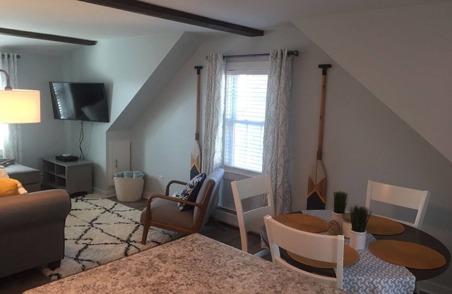 Une chambre nouvellement meublée à quelques pas de Ferry Beach