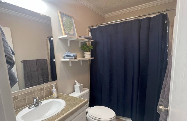 Newly Furnished Townhome-8 minutes to the beach