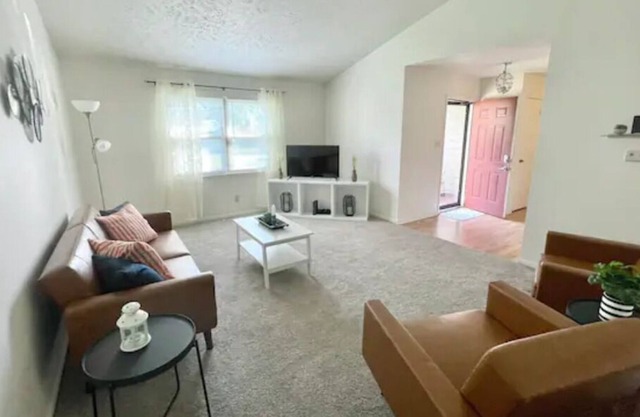 Newly Listed 3 Bd/2Ba Home 15 min to Downtown!