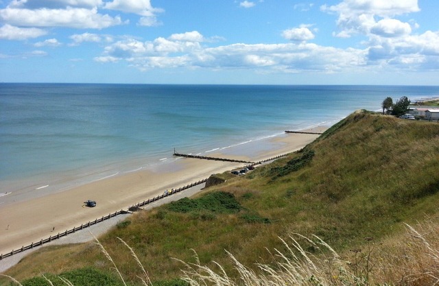 NEWLY listed! Lodge by the sea with outdoor pool and clubhouse! Close to Cromer!