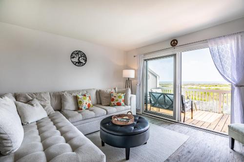Newly Listed - Oceanfront Condo on Harbor Island