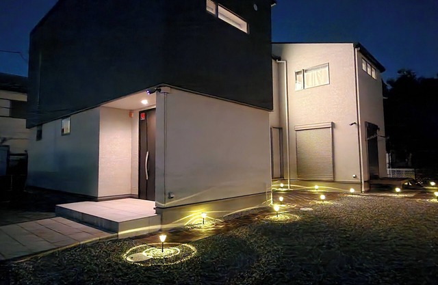 The 36-tatami-mat LDK is a model house built on a 100 tsubo plot of land, and can accommodate up to 10 people.