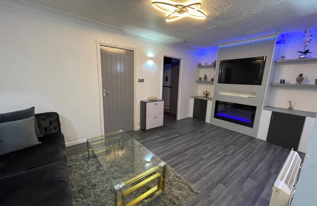 Newly Refurbished Modern 2 Bedroom Flat