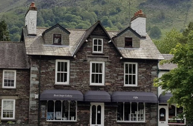 Newly refurbished 2 bedroom, 2 bathroom apartment right in the heart of Grasmere