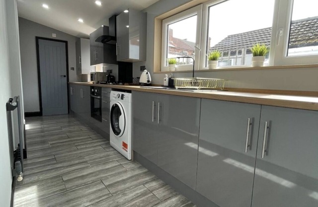 Newly refurbished 3 bedroom/ 2 bathroom house