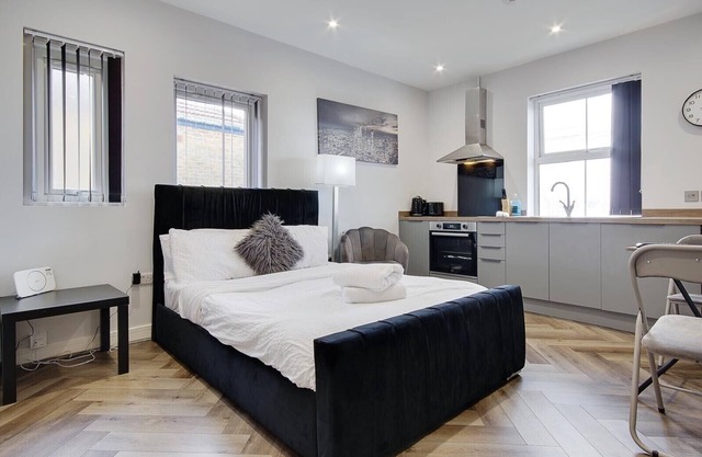 Studio-Appartement-Salle de bain privée séparée-541 Wimborne Road