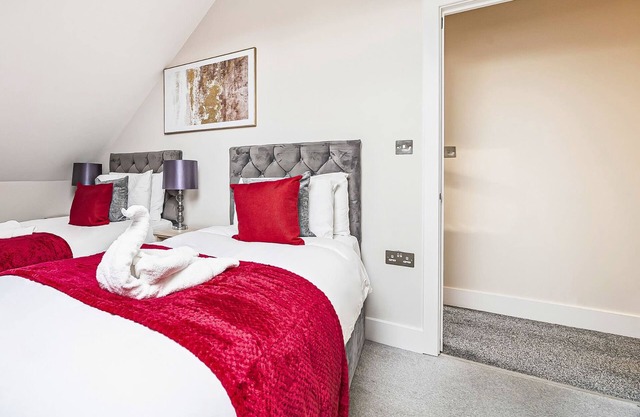 Newly Refurbished APT for Contractors & Families