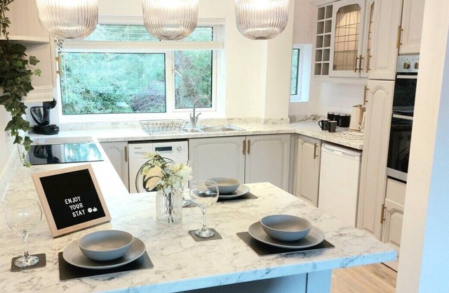 Newly Refurbished Modern Town Centre Apartment