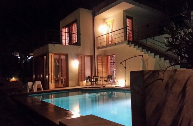 Villa de vacances Normanna avec vue sur la mer, balcons, terrasse et Wi-Fi.