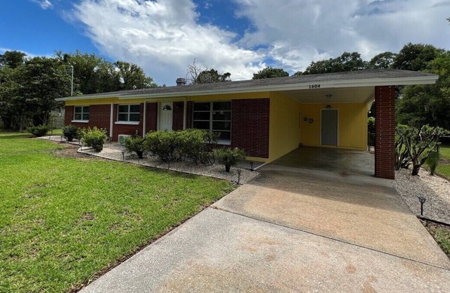 Newly remodel Home w/ large private outdoor space