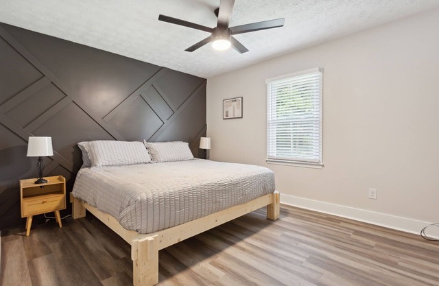 Newly Remodeled 2 Bedroom home - 10 minutes to UGA!