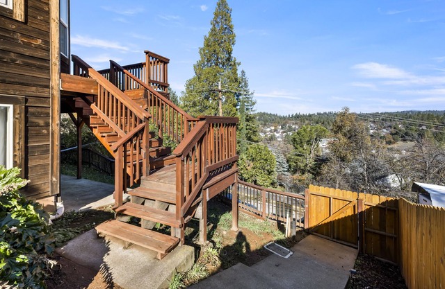 Newly Remodeled 2 story home - walking distance to downtown