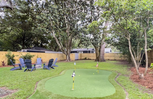 Charming newly remodeled 3-bedroom house close to Charleston and Folly beach!
