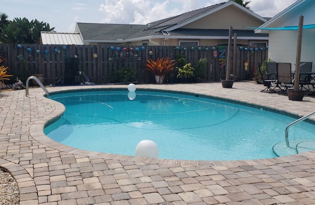 Newly remodeled 3-2 pool home close to beach pets ok