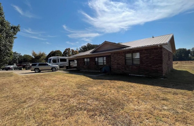 Newly remodeled 3bd 2bath spacious home