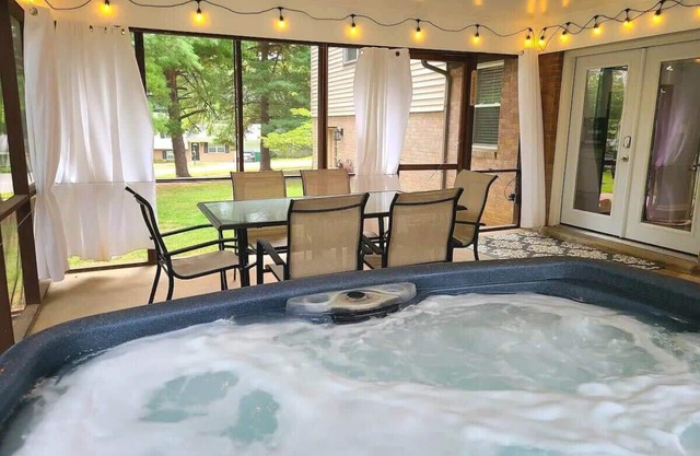 Newly Remodeled 3BR with Hot Tub and Game Room