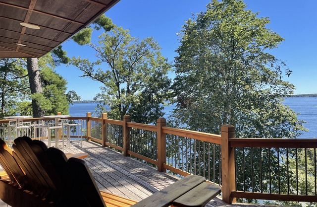 Retraite de 6 chambres récemment rénovée sur le lac West Gull