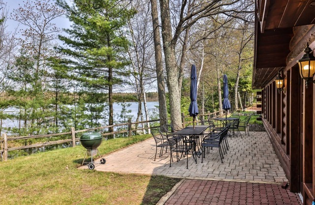 Newly remodeled 8 bedroom on Little Muskie Lake!