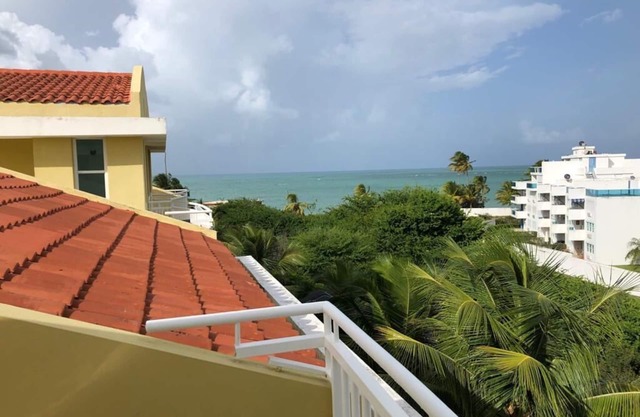 Appartement Penthouse récemment rénové avec accès à la plage
