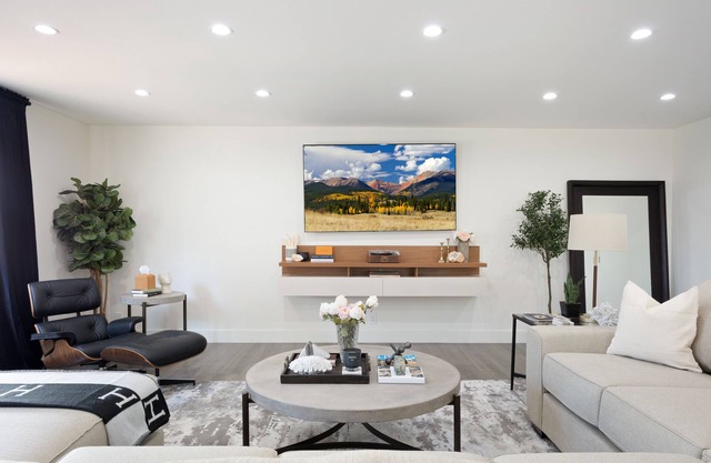 Newly Remodeled Gated House w/Pool