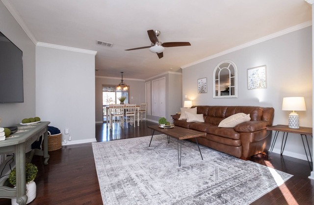 Newly remodeled house close to Hwy and restaurants