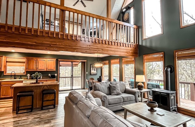 Newly remodeled Lake Front Cabin Hot Tub Arcade 2 Fire pit areas 3 Level Decks