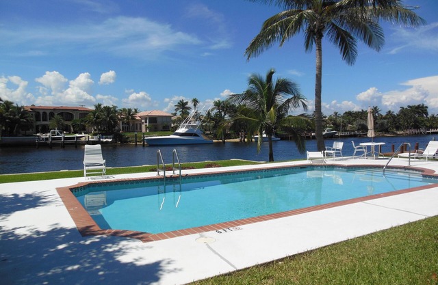 NEWLY REMODELED BEACHFRONT APT - 3 MO SEASONAL RENTAL