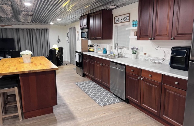 Newly remodeled, 2bd/2bath, deepwater canalfront mobile home, in Port Charlotte