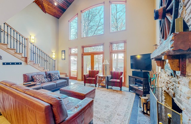 Newly remodeled waterfront home on Little Glen Lake with deck, gas grill, AC
