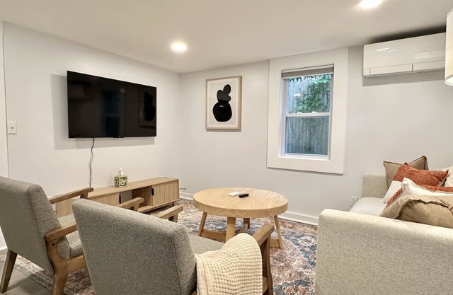 Newly Renovated 1BR APT in Downtown SWH! [Fogline]