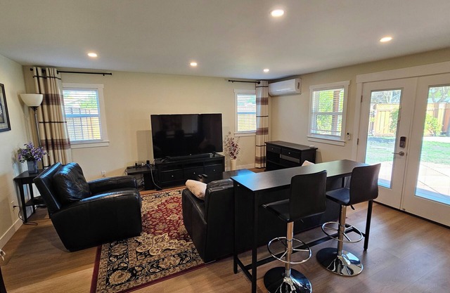 Newly renovated 2-bedroom apartment with AC in quiet neighborhood Santa Clara