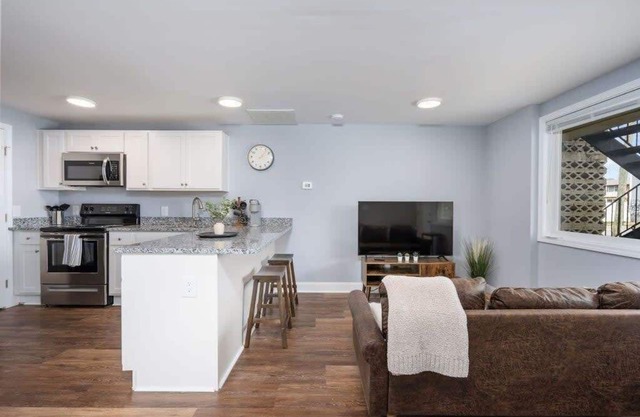 Newly Renovated 2 Bedroom