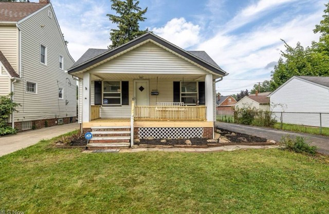 NEWLY RENOVATED 2BD HOUSE! ONLY 5.5mi from Cleveland Clinic Main Campus