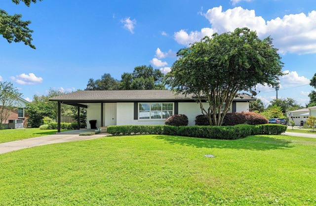 Newly renovated 3 Bed/3 Bath house with pool and hot tub in lovely Pensacola