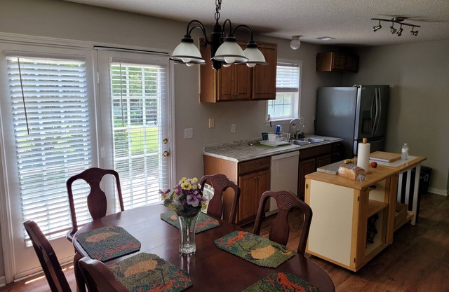 Spacious 4BDR home, 6 miles from downtown Greenville!!
