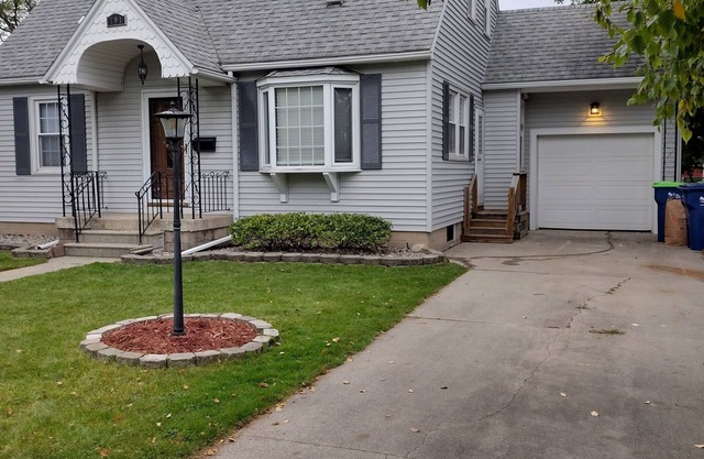 Newly renovated 4bdrm w/ fenced in backyard and fire pit. Peaceful neighborhood