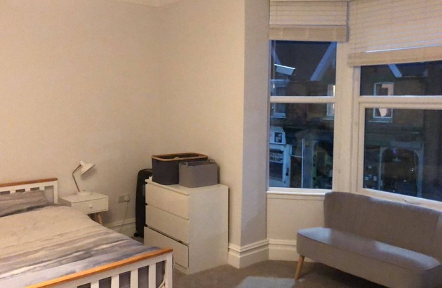 Newly renovated apartment, 10 min from the beach, 2 min from the train station