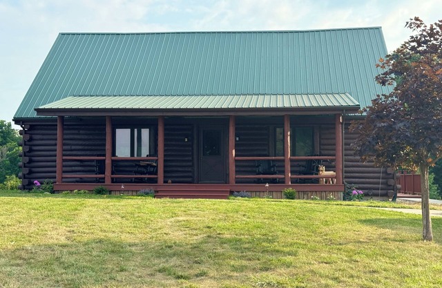 Newly Renovated Cabin Sleeps 12 Comfortably!!