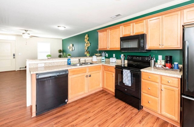 🌈New & Clean Jacksonville/Swansboro/Lejeune Townhome with Queen Bed