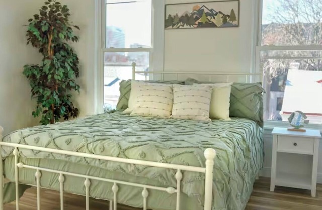 Newly renovated Charming 1-bedroom apartment w/ AC WiFi in phenomenal Cincinnati