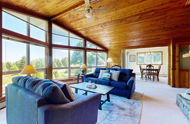 Fantastic Coastal Home W/ Free WiFi, Large Yard, Deck & Beach Access Nearby!