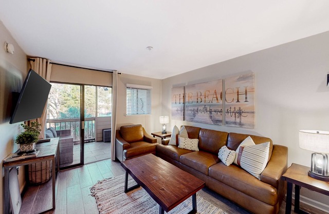 Newly renovated condo with balcony, pools & tennis - walk to the beach
