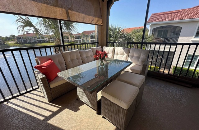 Newly Renovated Condo! 10-15mins to nearby Beaches, w/community pool, gym & more