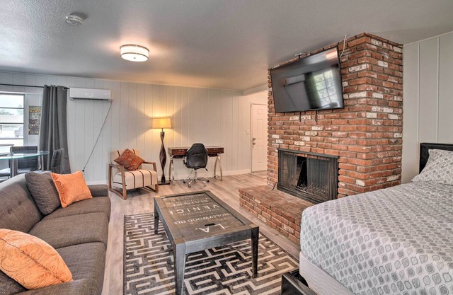 Newly Renovated Corona Guest House with Patio!