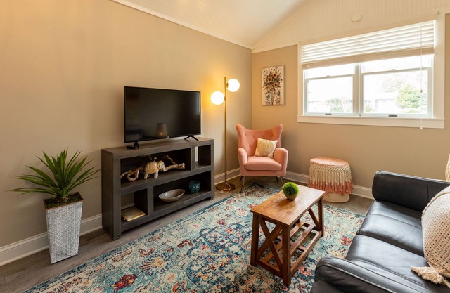 Newly Renovated Cottage within Walking Distance to Historic Manteo Waterfront