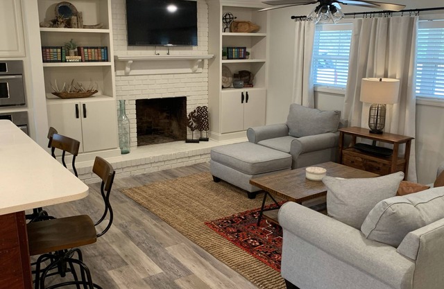 Newly Renovated, Cozy 3 Bedroom Home - 5 minutes from Enid Lake