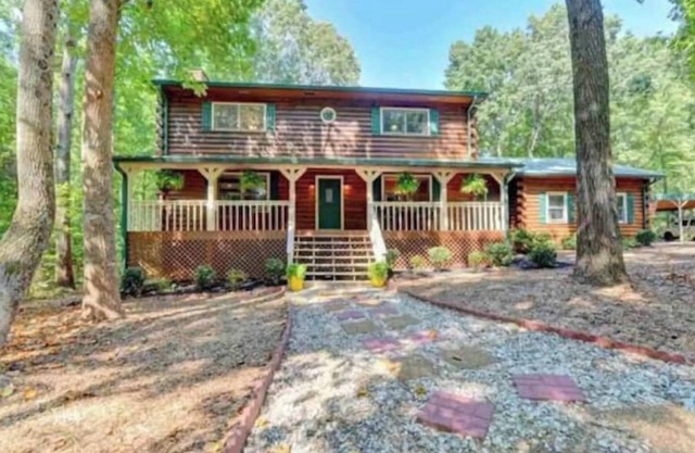 NEWLY RENOVATED Cozy Elegant Cabin Good for Large Groups
