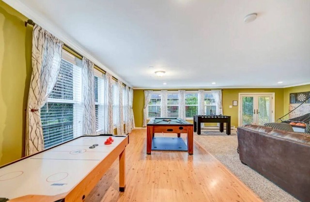 Renovated Modern Farmhouse Suite game Sauna Room and TVs in all bedroom